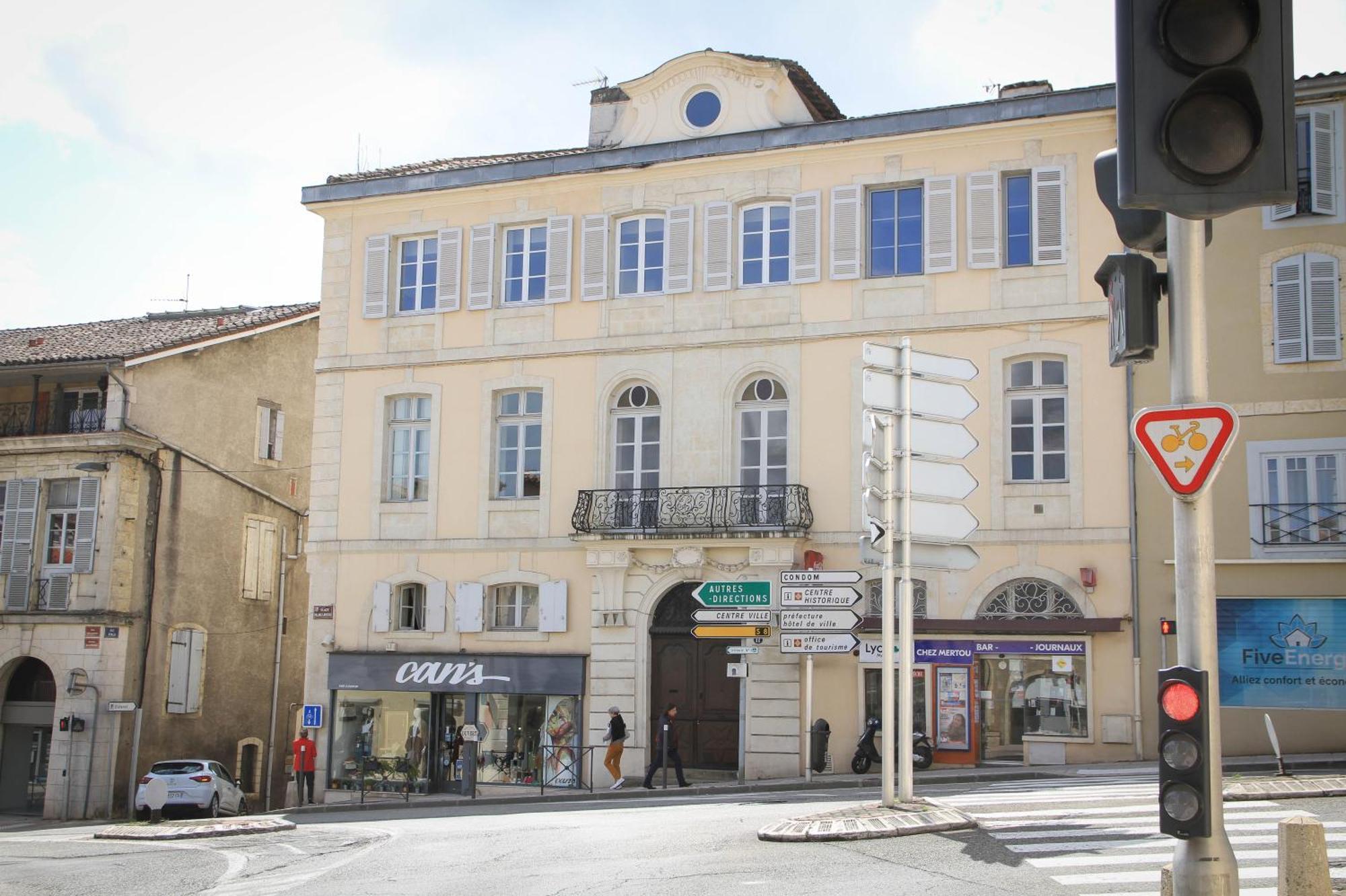 Villaret - Tres Spacieux En Coeur De Ville Auch Luaran gambar